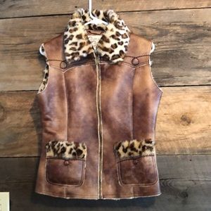 EUC Cripple Creek faux leather outer, leopard print inside